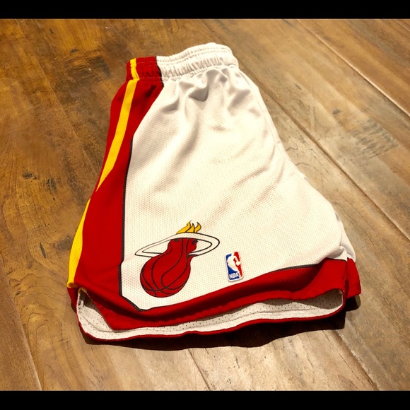 Authentic champion Miami Heat retro shorts - Picture 2 of 5